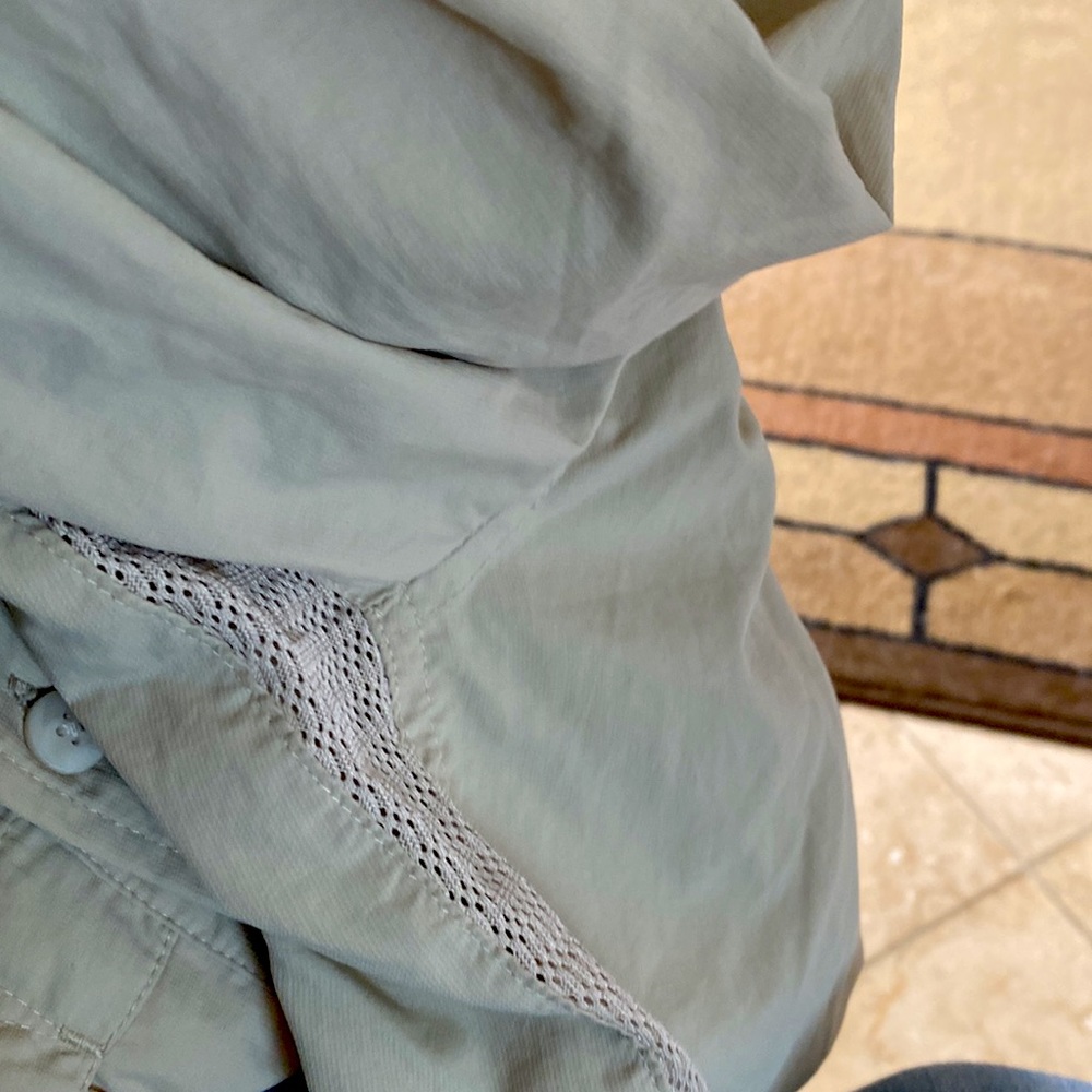 REI button down Mens khaki shirt venting/under arms - Picture 5 of 7
